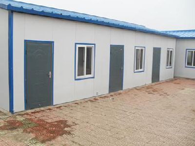 乌鲁木齐彩钢房工地临建房 彩钢夹心板的特性与选择指南